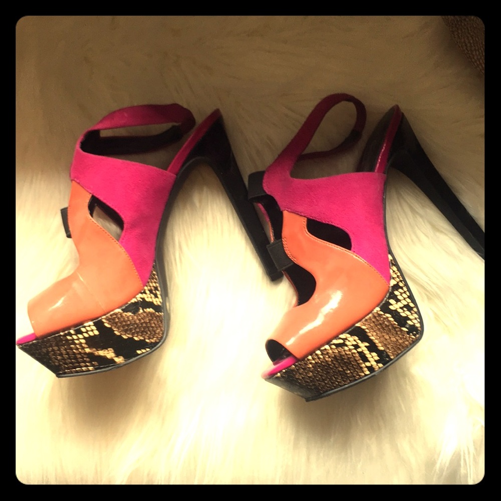 Jessica Simpson pumps